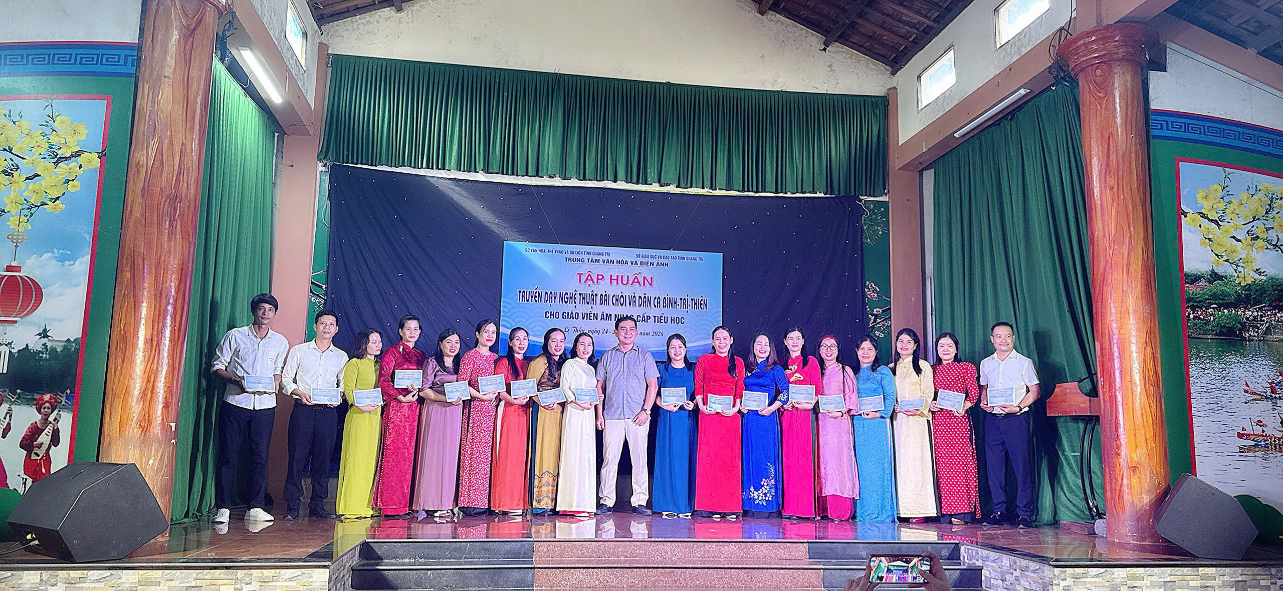 Bế giảng Lớp tập huấn truyền dạy nghệ thuật Bài chòi và dân ca Bình - Trị - Thiên cho giáo viên âm nhạc cấp tiểu học