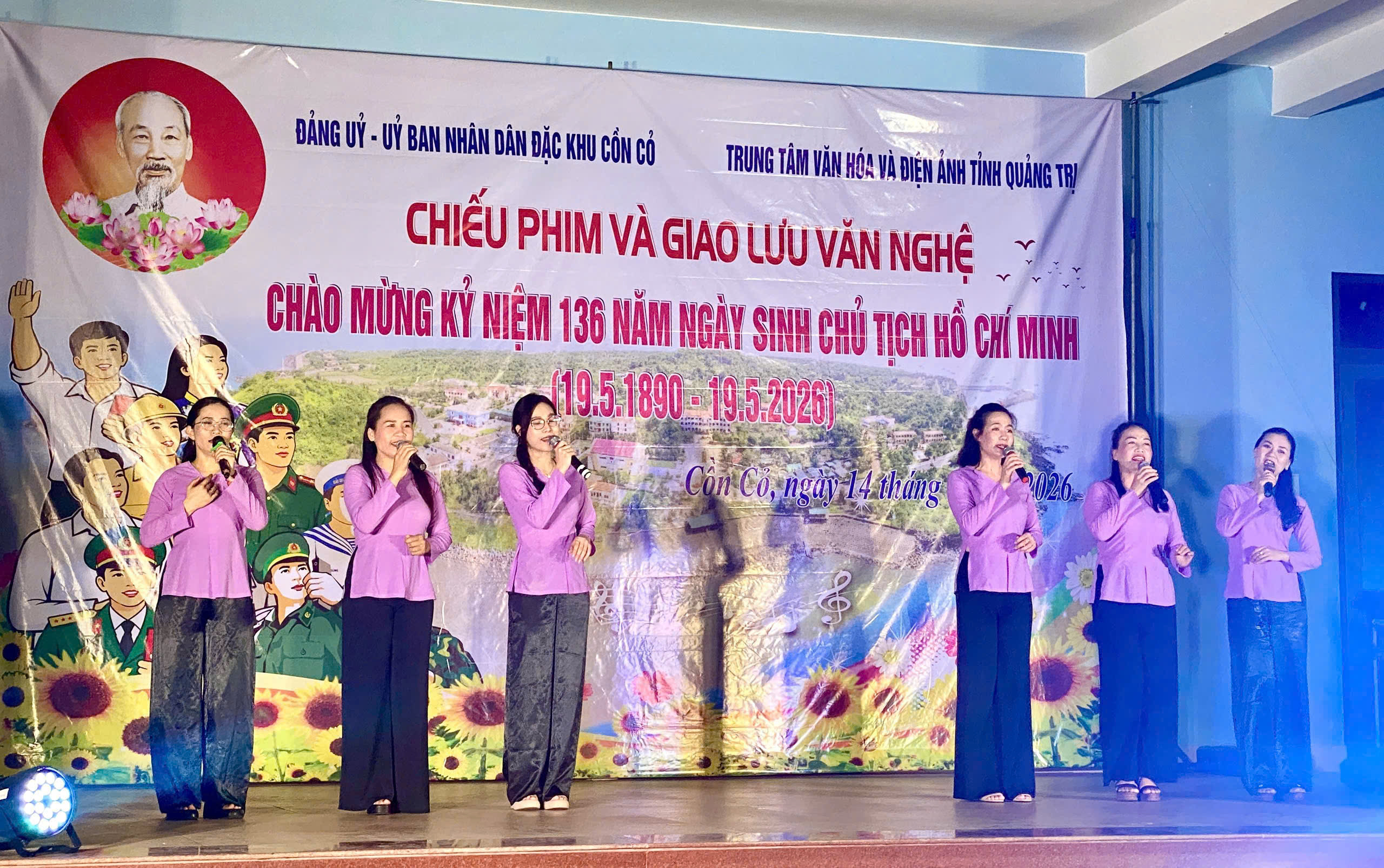 NỖ LỰC ĐEM ÁNH SÁNG VĂN HÓA VỀ NƠI BIÊN CƯƠNG